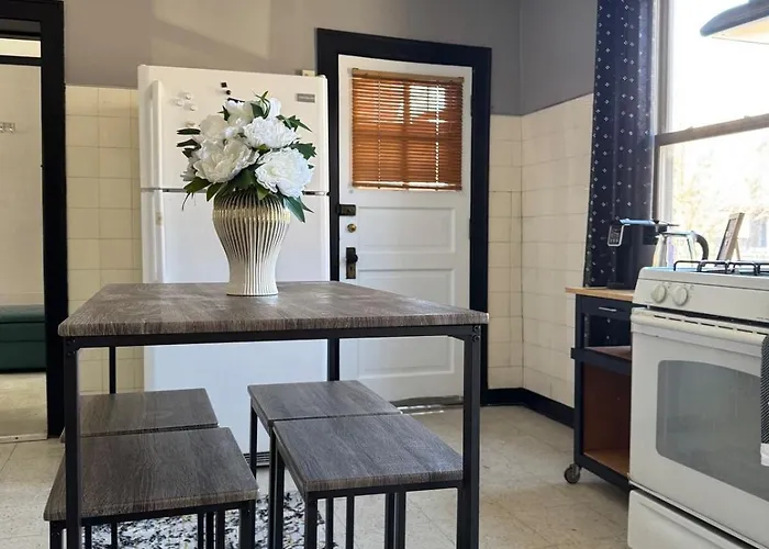 Cozy 3bd - Free Parking & Fast Wifi! *