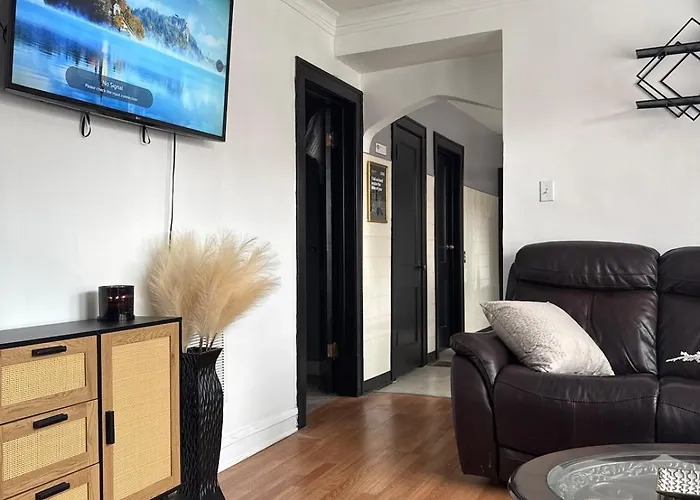Cozy 3bd - Free Parking & Fast Wifi!