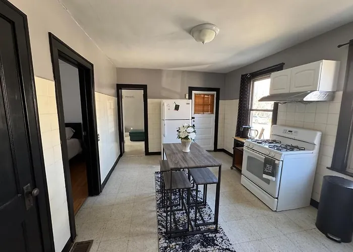 Cozy 3bd - Free Parking & Fast Wifi! Apartamento