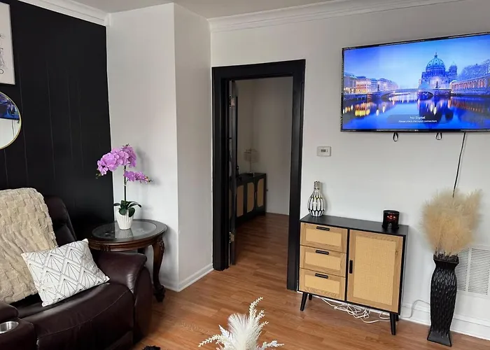 Cozy 3bd - Free Parking & Fast Wifi! Apartamento *