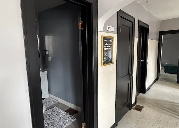 Cozy 3bd - Free Parking & Fast Wifi! * Chicago