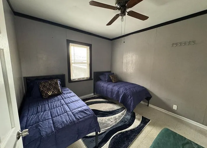 Cozy 3bd - Free Parking & Fast Wifi! Apartamento *