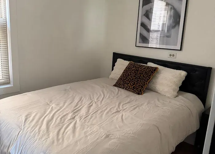 Cozy 3bd - Free Parking & Fast Wifi! Apartamento *