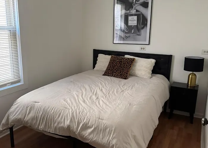 Cozy 3bd - Free Parking & Fast Wifi!