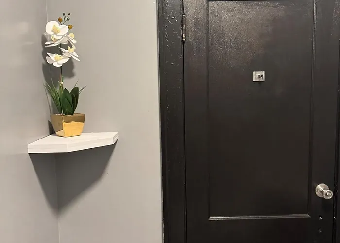 Cozy 3bd - Free Parking & Fast Wifi! Apartamento